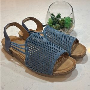 Earth Origins Lyla Perforated Sling-Back sandals in cobalt blue leather Size 8.5
